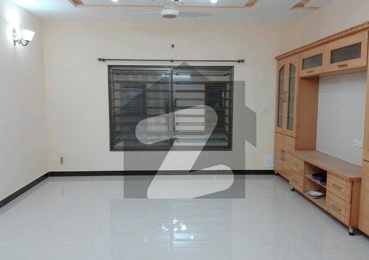 977 Square Yard 6 Bedroom House For Rent In F-6, Islamabad.