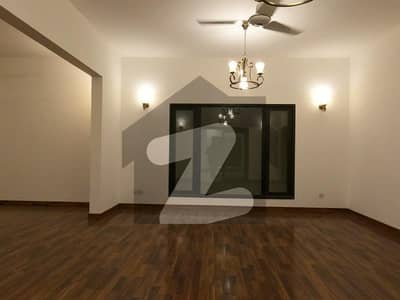 Prime Location 200 Square Yards House Ideally Situated In Bahria Town - Precinct 10