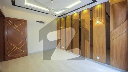 10 Marla Used Well Maintained House For Sale In Dha Phase 1