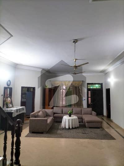نشیمن کالونی ملتان میں 7 کمروں کا 18 مرلہ مکان 3.5 کروڑ میں برائے فروخت۔
