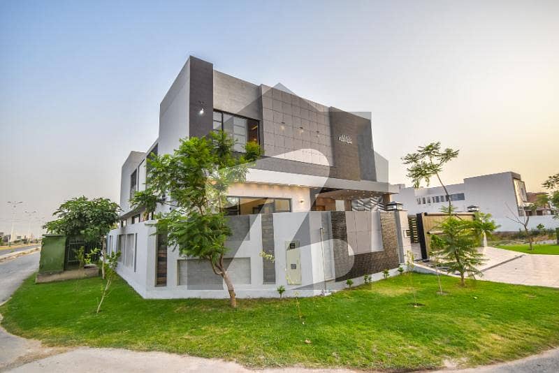 11 MARLA CORNER NEAR PARK ULTRA MODERN DESIGN HOUSE FOR SALE 70FIT ROAD PRIME LOCATION IN DHA PHASE 7