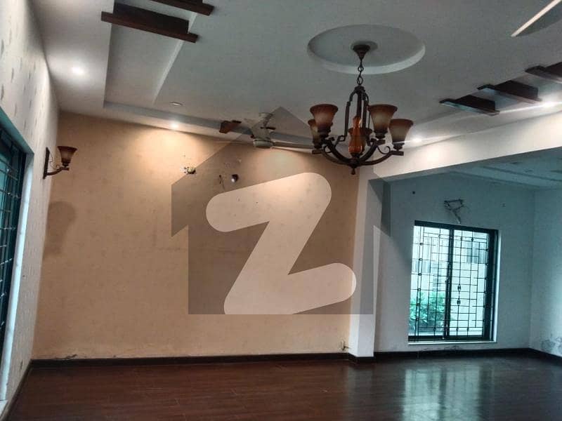 ڈی ایچ اے فیز 5 ڈیفنس (ڈی ایچ اے),لاہور میں 4 کمروں کا 10 مرلہ مکان 4.7 کروڑ میں برائے فروخت۔