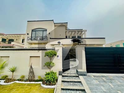 ONE KANAL BEAUTIFULL HOUSE AVAILABLE FOR RENT IN DHA LAHORE
