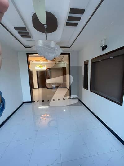 آئی 11/2 آئی ۔ 11,اسلام آباد میں 5 کمروں کا 6 مرلہ مکان 3.5 کروڑ میں برائے فروخت۔