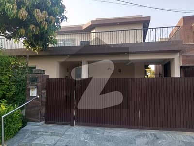 FACEING PARK ONE KANAL BEAUTIFULL UPPER PORTION FOR RENT IN DHA PHASE 2
