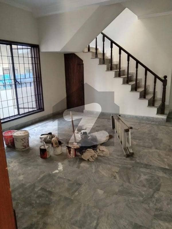Owner Build 10 Marla House with Basement Available For Sale in EE Block DHA Near Park