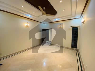 BEAUTIFUL ONE KANAL UPPER PORTION FOR RENT IN DHA PHASE 1 ,