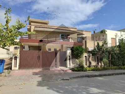 بحریہ ٹاؤن فیز 4 بحریہ ٹاؤن راولپنڈی,راولپنڈی میں 5 کمروں کا 1 کنال مکان 7.5 کروڑ میں برائے فروخت۔
