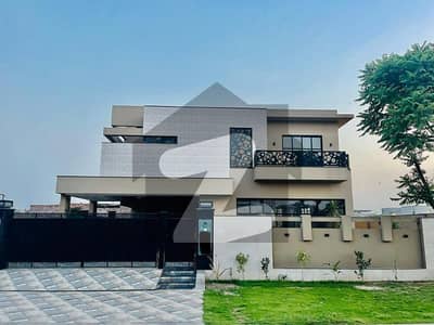 ONE KANAL BEAUTIFULL HOUSE AAVAILABLE FOR RENT IN DHA LAHORE