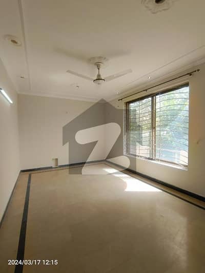 G-11/3 Mind Blowing Location What A Outstanding Upper Portion For Rent
