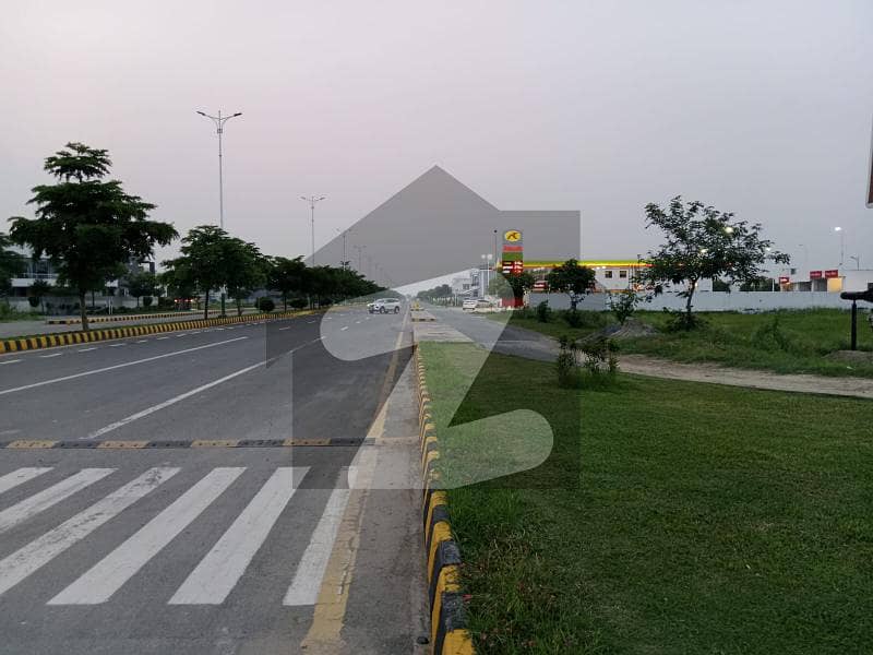ڈی ایچ اے فیز 7 ڈیفنس (ڈی ایچ اے),لاہور میں 3 کنال رہائشی پلاٹ 9.7 کروڑ میں برائے فروخت۔
