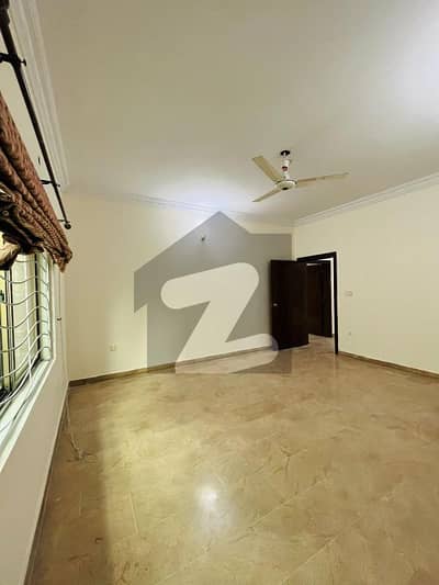 فالکن کمپلیکس نیوملیر ملیر,کراچی میں 4 کمروں کا 14 مرلہ مکان 7.6 کروڑ میں برائے فروخت۔