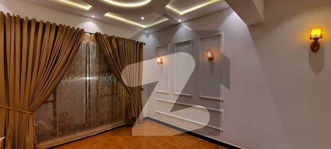 بحریہ ٹاؤن سیکٹرڈی بحریہ ٹاؤن,لاہور میں 3 کمروں کا 5 مرلہ مکان 2.1 کروڑ میں برائے فروخت۔