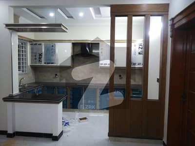 آئی ۔ 14 اسلام آباد میں 5 کمروں کا 7 مرلہ مکان 2.95 کروڑ میں برائے فروخت۔