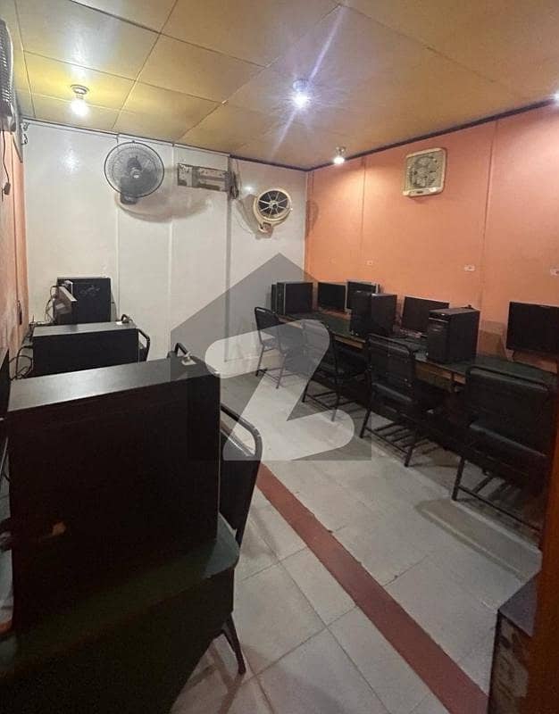 ڈی ایچ اے فیز 2 ایکسٹینشن ڈی ایچ اے ڈیفینس,کراچی میں 6 کمروں کا 9 مرلہ دفتر 1.4 لاکھ میں کرایہ پر دستیاب ہے۔