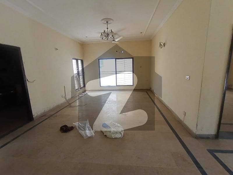 1 KANAL UPPER PORTON SEPARTE GATE AVAILABLE FOR RENT IN DHA PHASE 1