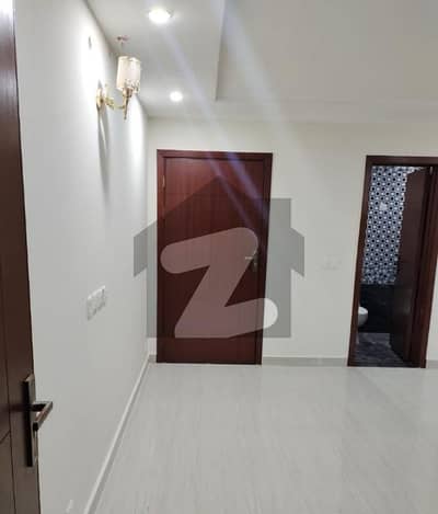 01 BED STUDIO APPARTMENT AVAILBLE FOR RENT AT GULBERG GREEEN ISLAMABAD