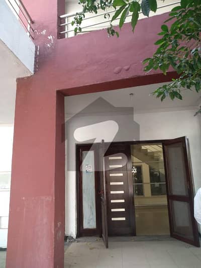 A PRIME LOCATION 8 MARLA HOUSE FOR SALE IN SAFARI VILLAS SECTOR B BAHRIA TOWN LAHORE