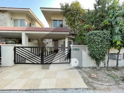 11 MARLA HOUSE FOR SALE IN SAFARI VILLAS SECTOR B BAHRIA TOWN LAHORE