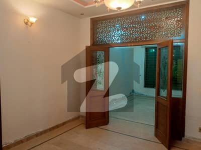 جوہر ٹاؤن فیز 2 جوہر ٹاؤن,لاہور میں 4 کمروں کا 3 مرلہ مکان 75.0 ہزار میں کرایہ پر دستیاب ہے۔