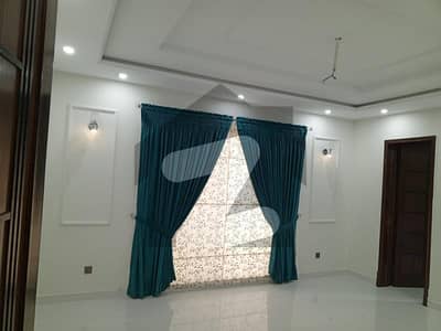 بینکرس ایوینیو کوآپریٹو ہاؤسنگ سوسائٹی لاہور میں 6 کمروں کا 18 مرلہ مکان 4.8 کروڑ میں برائے فروخت۔