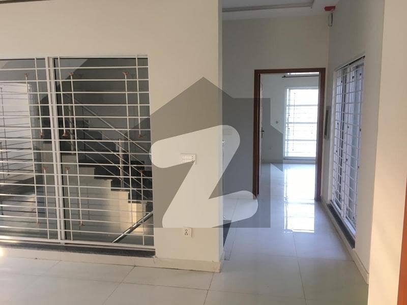 DHA PHASE 3 BLOCK XX 10 MARLA UPPER PORTION FOR RENT.