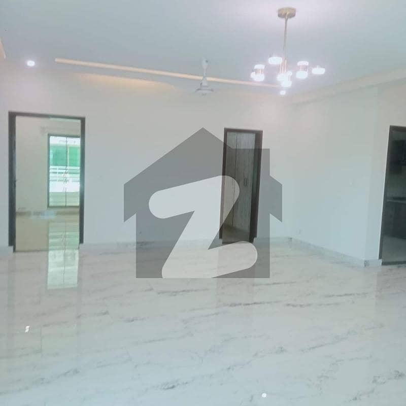 10 Marla 3 Bedrooms Flat For Sale.