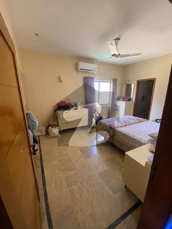 کلفٹن ۔ بلاک 5 کلفٹن,کراچی میں 3 کمروں کا 8 مرلہ فلیٹ 4.5 کروڑ میں برائے فروخت۔
