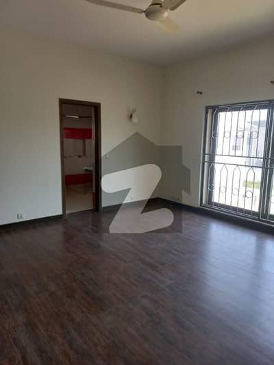 1 KANAL UPPER PORTION AVAILABLE FOR RENT IN DHA PHASE 6