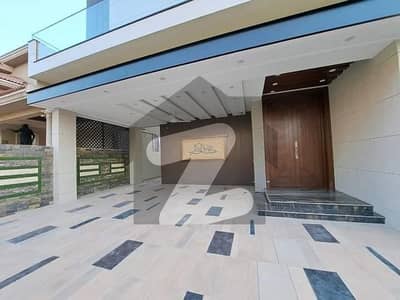 3 Kanal Triple Storey House Is Available For Rent In Gulberg 3