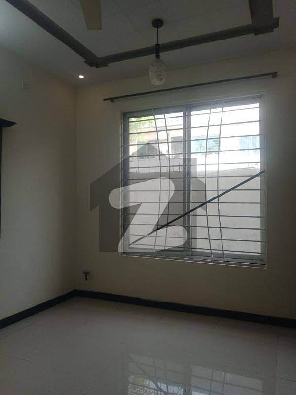 25*40 Full House available For Rent in G-13/1