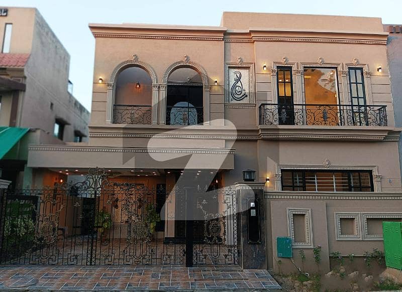 بحریہ ٹاؤن گلبہار بلاک بحریہ ٹاؤن سیکٹر سی,بحریہ ٹاؤن,لاہور میں 5 کمروں کا 11 مرلہ مکان 4.8 کروڑ میں برائے فروخت۔