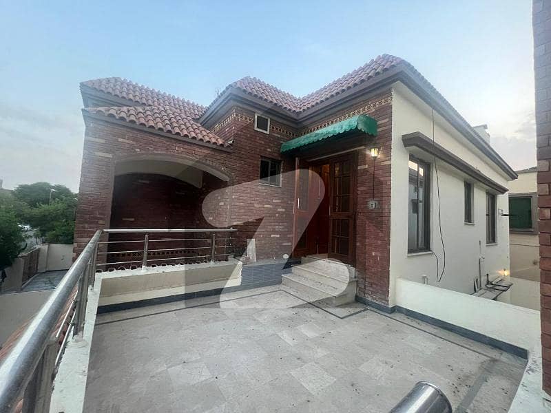 10 Marla Modern House For Sale In Bahria Town ,Lahore
