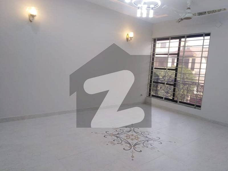 ڈی ۔ 17 اسلام آباد میں 5 کمروں کا 9 مرلہ مکان 3.59 کروڑ میں برائے فروخت۔