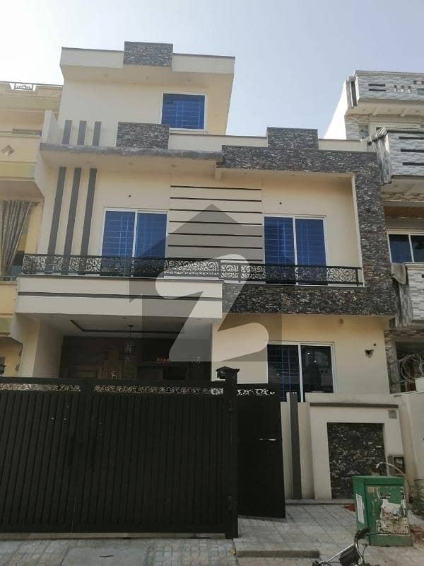 2 STORY HOUSE AVAILABLE FOR RENT