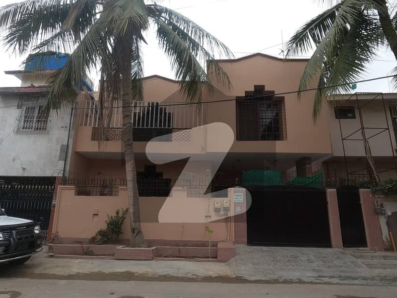 ڈی ایچ اے فیز 4 ڈی ایچ اے ڈیفینس,کراچی میں 4 کمروں کا 8 مرلہ مکان 5.95 کروڑ میں برائے فروخت۔