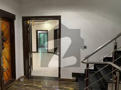 10 marla Lock Option for rent in Overseas B block Bahria town Lahore