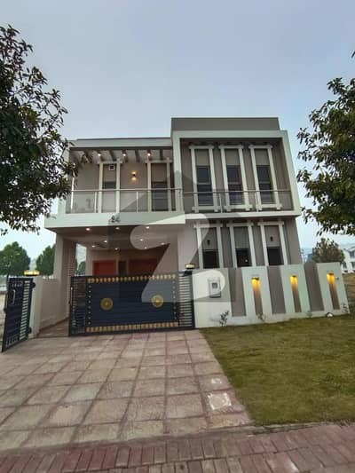 بحریہ انکلیو - سیکٹر آئی بحریہ انکلیو,بحریہ ٹاؤن,اسلام آباد میں 6 کمروں کا 8 مرلہ مکان 4.0 کروڑ میں برائے فروخت۔