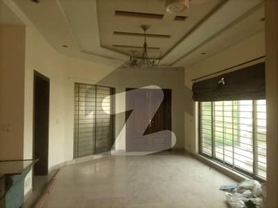 1 Kanal Well Mentained Owner Build House In Dha Phase 6 C Block For Rent