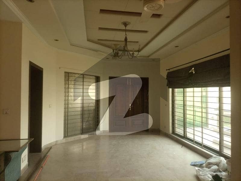 1 Kanal Well Mentained Owner Build House In Dha Phase 6 C Block For Rent