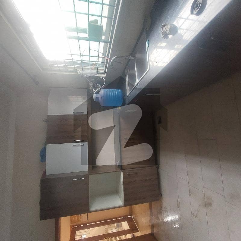 ڈیوائن گارڈنز لاہور میں 4 کمروں کا 12 مرلہ مکان 1.3 لاکھ میں کرایہ پر دستیاب ہے۔