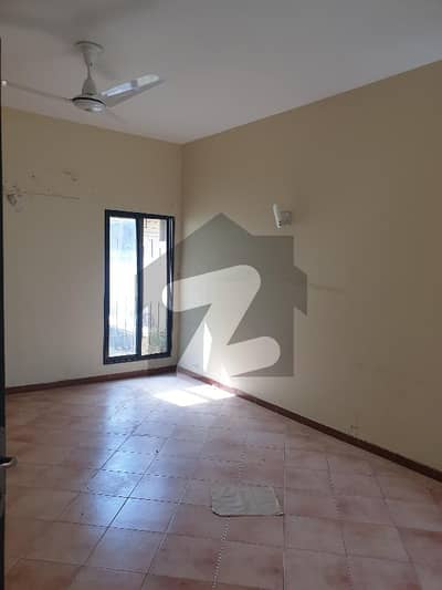 500 Yards Compact House For Sale Prime Location Of Phase 6 Near Park