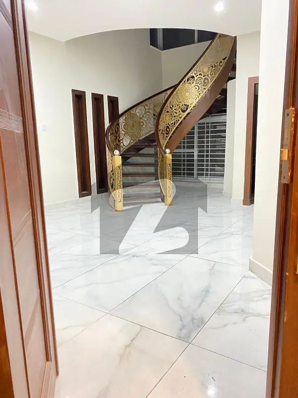 1 Kanal Full House is Available For Rent in Bahria Town Phase 6