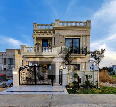 8-Marla Semi Furnihsed With Basement Located On 100ft Road Italian Villa For Sale In DHA