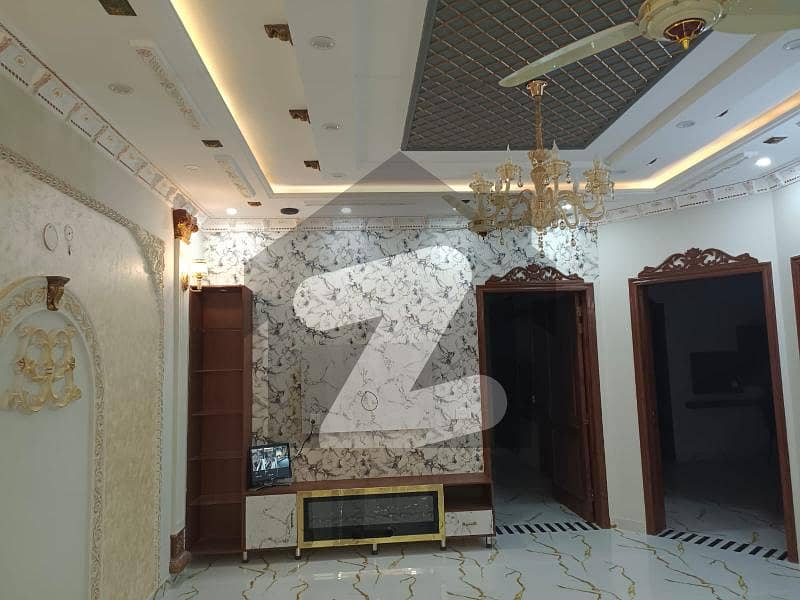 ایل ڈی اے ایوینیو لاہور میں 6 کمروں کا 10 مرلہ مکان 3.8 کروڑ میں برائے فروخت۔