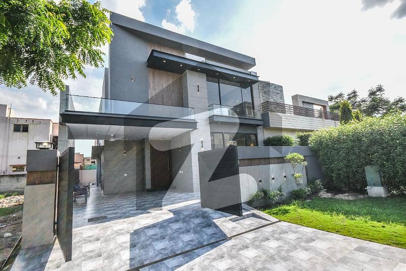 8-Marla Facing Askari DHA Most Elegant Design Dream Villa For Sale In DHA