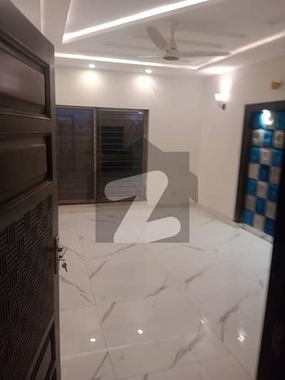 بحریہ آرچرڈ فیز 1 بحریہ آرچرڈ,لاہور میں 5 کمروں کا 10 مرلہ مکان 1.0 لاکھ میں کرایہ پر دستیاب ہے۔