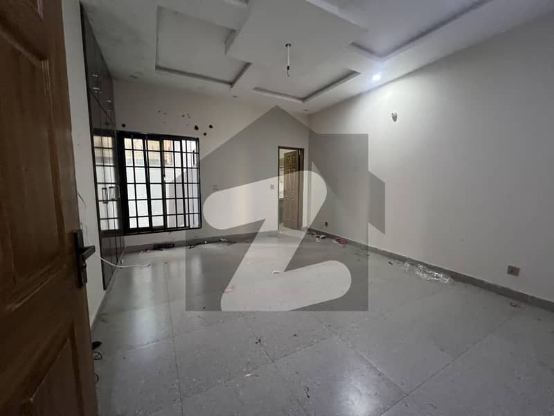 10 MARLA UPPER PORTION AVAILABLE FOR RENT IN GULSHAN E LAHORE