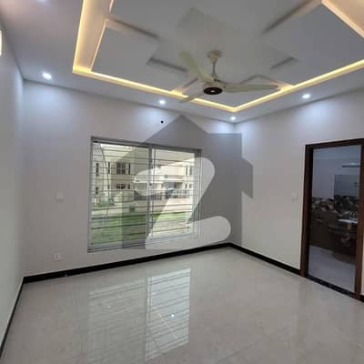 Upar portion /3 BEDROOMS with 4 bathrooms king size master bedrooms all facilities in life available, electricity metre separate 60 Feet Street security 24 hours available Neet and clean area