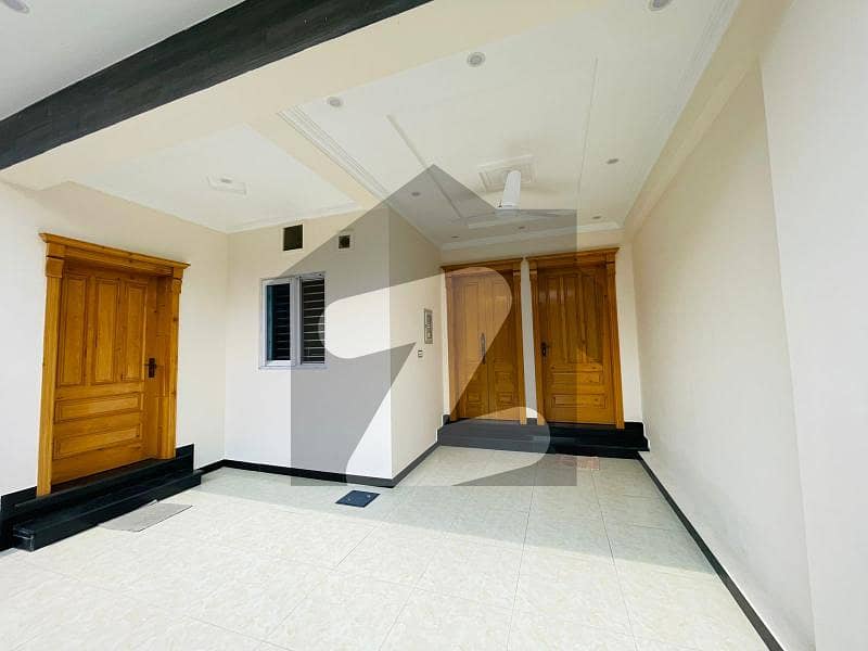 فیصل ٹاؤن - ایف ۔ 18 اسلام آباد میں 5 کمروں کا 7 مرلہ مکان 3.1 کروڑ میں برائے فروخت۔